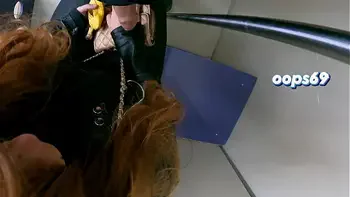 stranger,outdoor,metro,flashing-in-public,risky-public