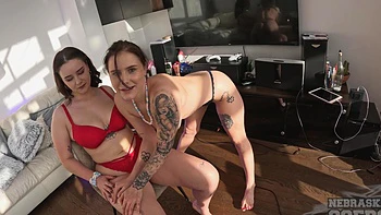 lesbian,natural-tits,panties,bra,brunette