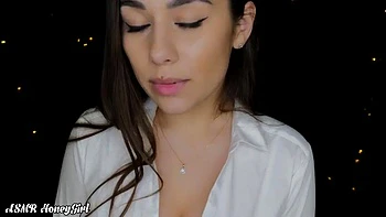 tits,big-tits,brunette,kissing