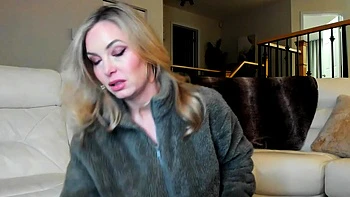 big-boobs,milf,blonde,latex