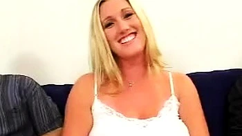 blonde,big-boobs,amateur,milf,handjob