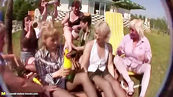 lesbian-granny,peeing,lesbian-pissing,mature-lesbian,young-18