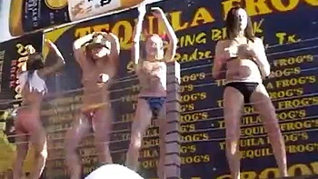 amateur,striptease,public-nudity,babes