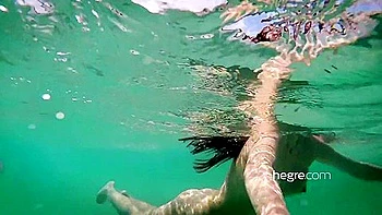 brunette,big-tits,beach,softcore,teens