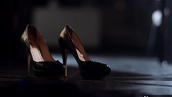 bed,long-hair,shaved-pussy,blonde,doggy-style