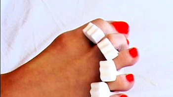 brunette,foot-fetish,amateur,teen