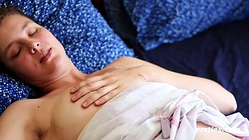 dark-haired,hd-porn,wank,small-boobs,pussy-fingering