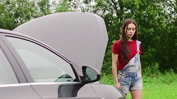 teen,forest,shaved-pussy,brunette,skinny