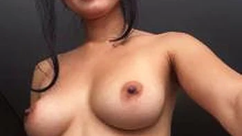 amateur,public-nudity,babes