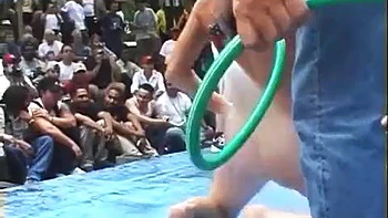 amateur,public-nudity,babes,striptease