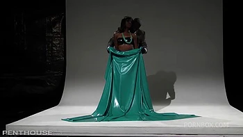 ebony,latex,pornstar