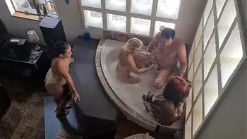 chubby,fuck,creampie,small-tits,swapping