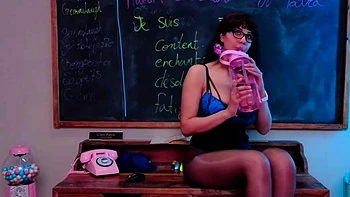 college,amateur,brunette,big-boobs,solo