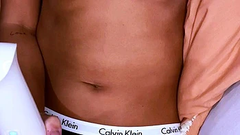 milf,brunette,solo,masturbation,close-up