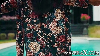 busty,lace,huge-tits,outdoor,milf