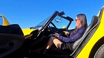 public,foot-fetish,brunette,outdoor