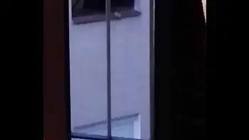 frente-a-la-ventana,desnudo