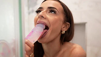 wet,masturbation,toys,shower,skinny