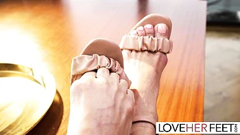 foot-goddess,fetish,girl-on-girl,kinky,feet-slave