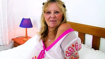 hd,mature,nylon,close-up,striptease