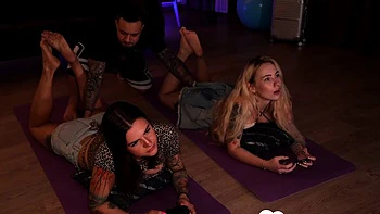 blonde,threesome,blowjob,brunette,teen