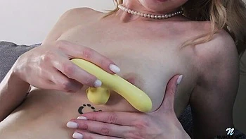 fingering,natural-tits,dildo,blonde,skinny