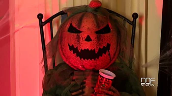 blowjob,brunette,foot-fetish,high-heels,french