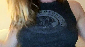 webcam,blonde,ass,softcore,solo