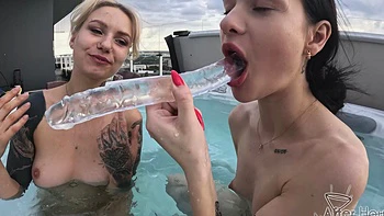 tattoo,jacuzzi,amateur,lesbian,cumshot