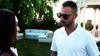 hd,foot-fetish,upskirt,babe,brunette