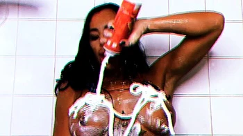 brunette,solo,webcam,amateur,softcore