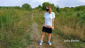 bottomless,booty,shaved-pussy,naked,outdoor