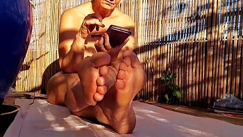 big-asses,foot-fetish,homemade,wifey,feet