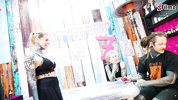 heavily-tattooed,pornstar,couple,big-cock,blowjob