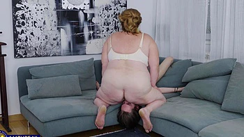 mature,femdom,pussy-licking,bbw,bra