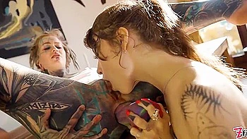 prolapse,bend-over,pussy-eating,czech,dyke