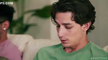 hooters,amateur,huge-tits,milf,big-tits