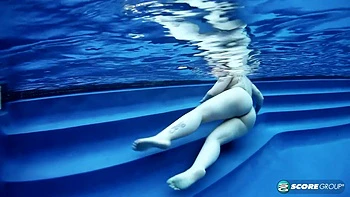 brunette,solo-female,outdoor,high-heels,big-ass