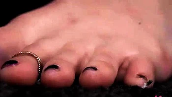 fetish,foot-fetish,bdsm,femdom,milf