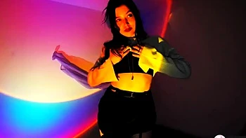 brunette,webcam,softcore,amateur,solo