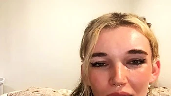 close-up,masturbation,milf,solo,striptease