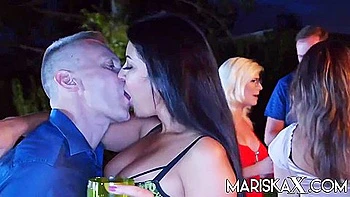 shaved,hd,milf,big-cock,hooters