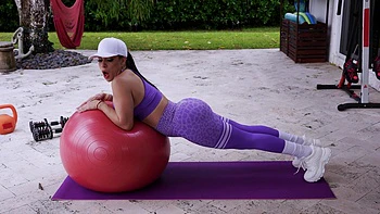 shaved-pussy,coach,missionary,straight,workout