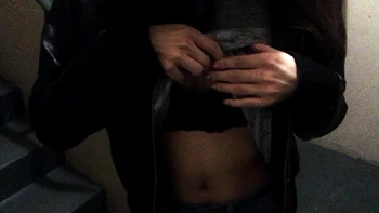 brunette,teen,fingering,masturbation