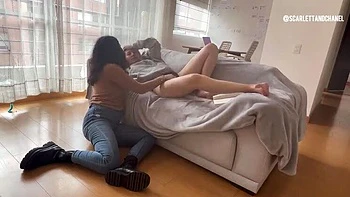 amateur-homemade,pussies,lesbian,female-masturbation,hot