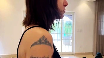 handjob,teen,amateur,cumshot