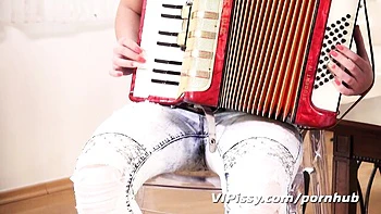 urinating,peeing-girls,big-cock,pee-in-mouth,pissing