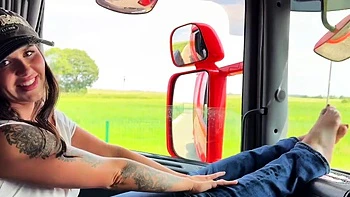 outdoor,handjob,brunette,hardcore,public