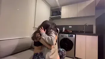 pussyfucking,mojada,lesbians,fucking,hot-sex