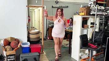 long-hair,bra,natural-tits,pussy,bbw